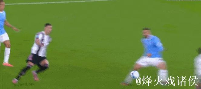 孔塞桑被抱摔,裁判无动于衷! 孔塞桑被抱摔,裁判无动于衷!