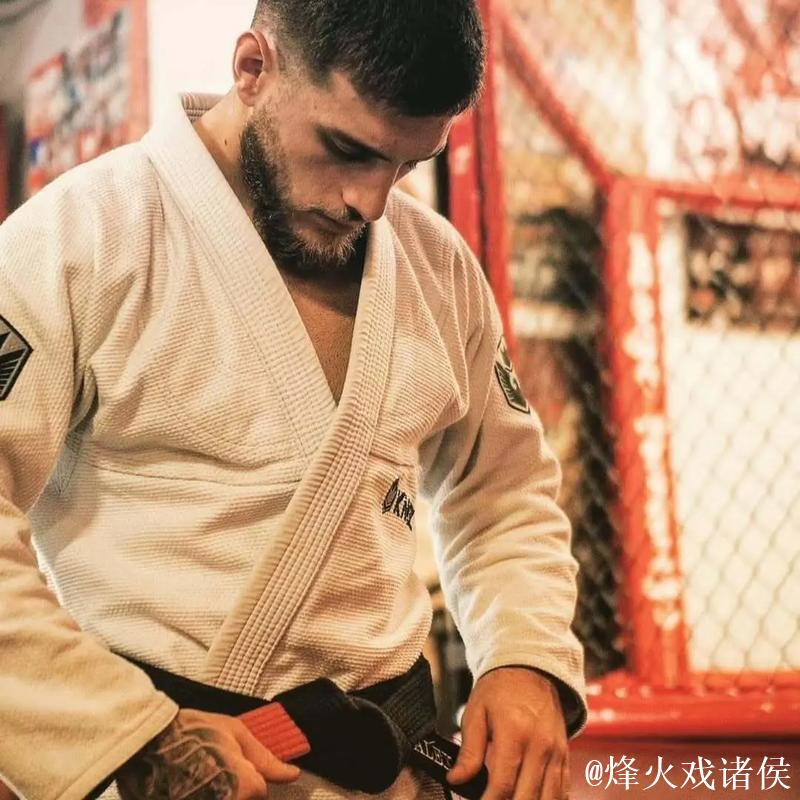 UFC冠军托普里亚立志三冠王并计划征战职业拳坛 UFC冠军托普里亚立志三冠王并计划征战职业拳坛